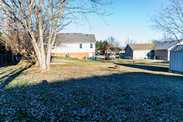 1319 Bonnie Blue Loop, Lawrenceburg, KY 40342
