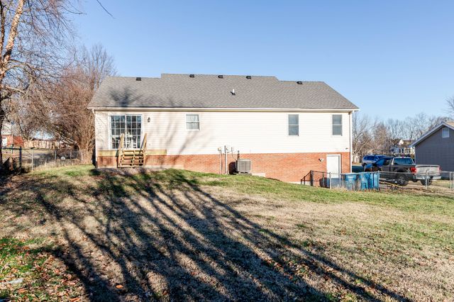 1319 Bonnie Blue Loop, Lawrenceburg, KY 40342
