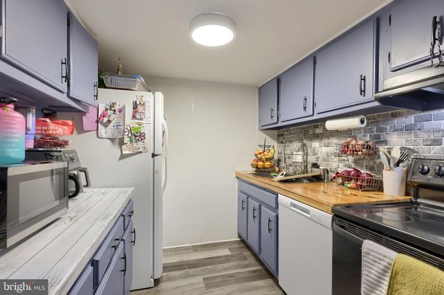 1309 BLUE JAY DR, Lancaster, PA 17601