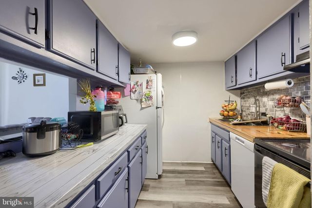 1309 BLUE JAY DR, Lancaster, PA 17601