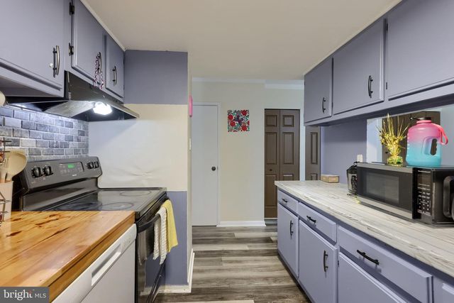 1309 BLUE JAY DR, Lancaster, PA 17601
