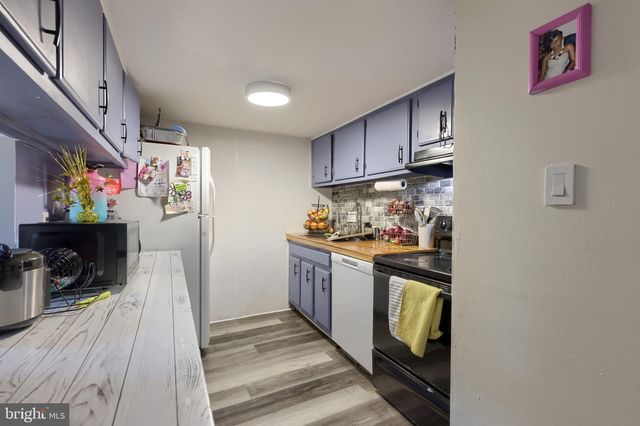 1309 BLUE JAY DR, Lancaster, PA 17601