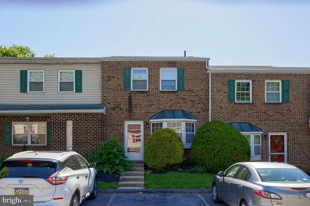 1309 BLUE JAY DR, Lancaster, PA 17601