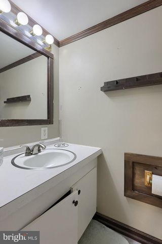 1309 BLUE JAY DR, Lancaster, PA 17601