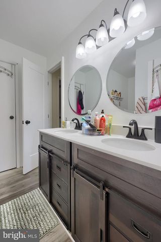 1309 BLUE JAY DR, Lancaster, PA 17601