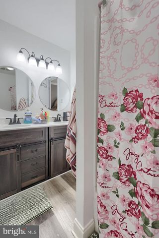 1309 BLUE JAY DR, Lancaster, PA 17601