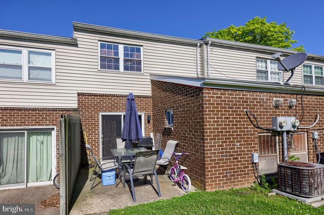 1309 BLUE JAY DR, Lancaster, PA 17601