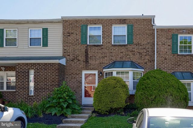 1309 BLUE JAY DR, Lancaster, PA 17601