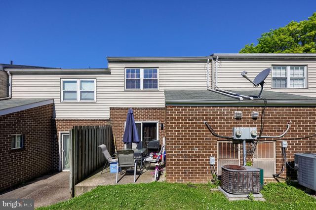 1309 BLUE JAY DR, Lancaster, PA 17601