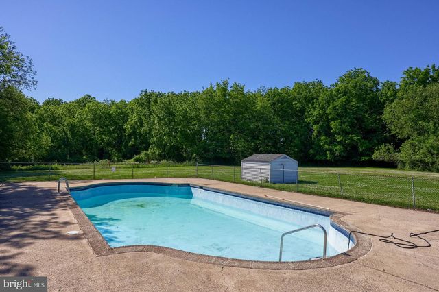 1309 BLUE JAY DR, Lancaster, PA 17601