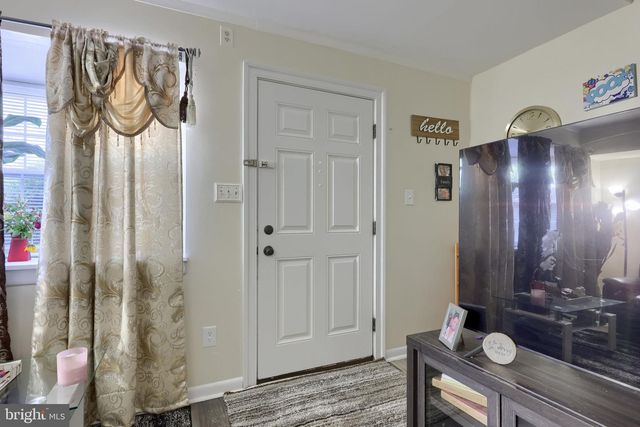 1309 BLUE JAY DR, Lancaster, PA 17601