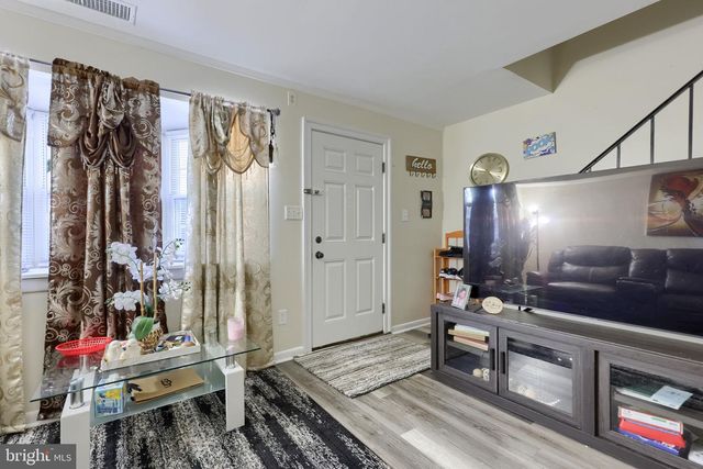 1309 BLUE JAY DR, Lancaster, PA 17601
