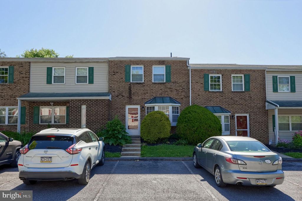 1309 BLUE JAY DR, Lancaster, PA 17601