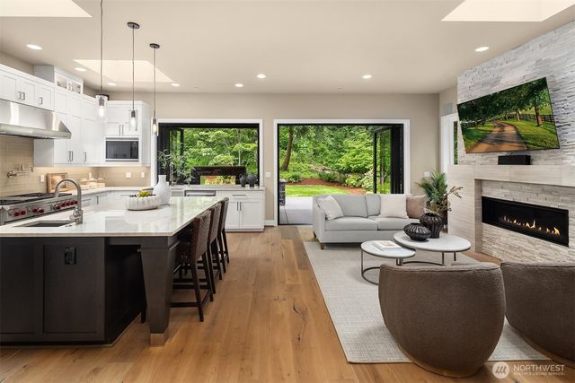 1732 Harrison Way NE, Issaquah, WA 98029