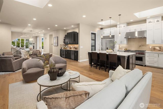 1732 Harrison Way NE, Issaquah, WA 98029