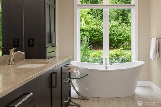 1732 Harrison Way NE, Issaquah, WA 98029