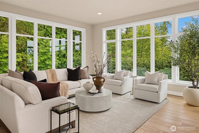 1732 Harrison Way NE, Issaquah, WA 98029