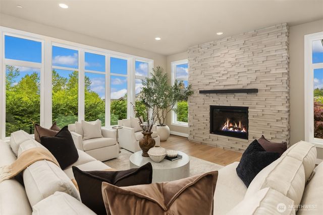 1732 Harrison Way NE, Issaquah, WA 98029