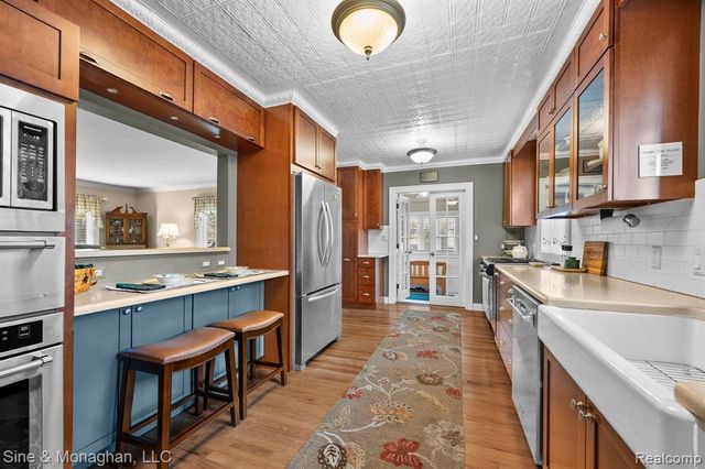 28549 Swan Island Drive, Grosse Ile, MI 48138