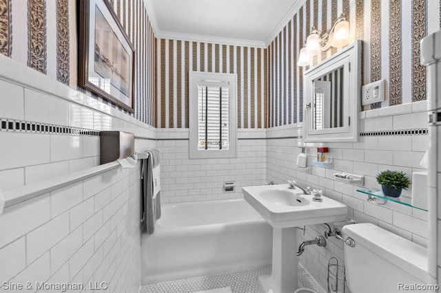 28549 Swan Island Drive, Grosse Ile, MI 48138