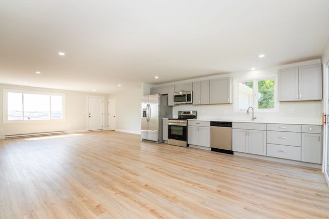 57 Stowe St, Fall River, MA 02720