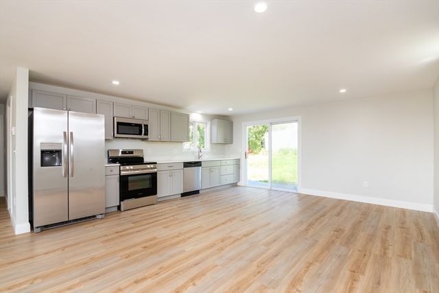57 Stowe St, Fall River, MA 02720