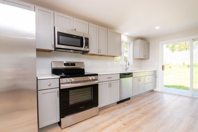 57 Stowe St, Fall River, MA 02720