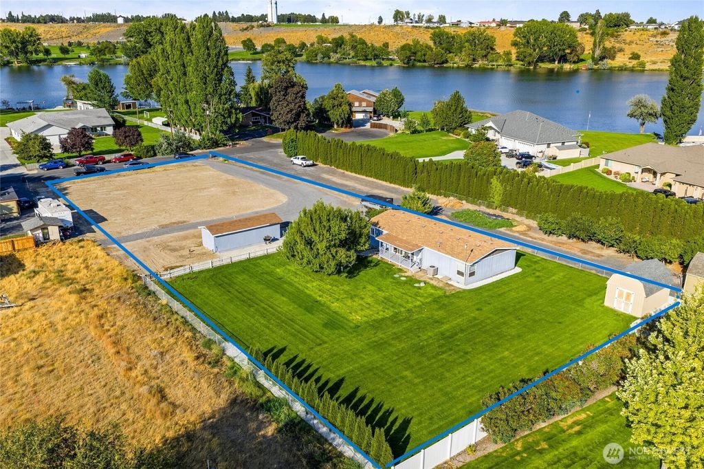 8253 Scott Road NE, Moses Lake, WA 98837