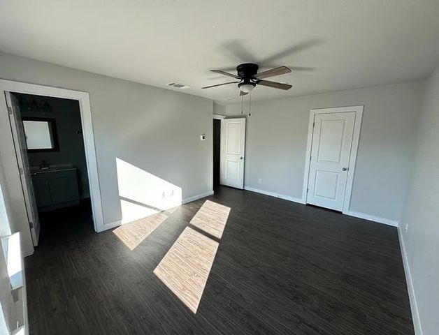 1700 E Powell Avenue, Fort Worth, TX 76104