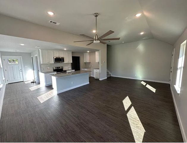 1700 E Powell Avenue, Fort Worth, TX 76104