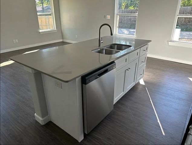 1700 E Powell Avenue, Fort Worth, TX 76104