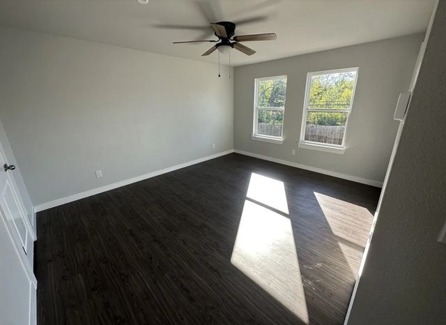 1700 E Powell Avenue, Fort Worth, TX 76104