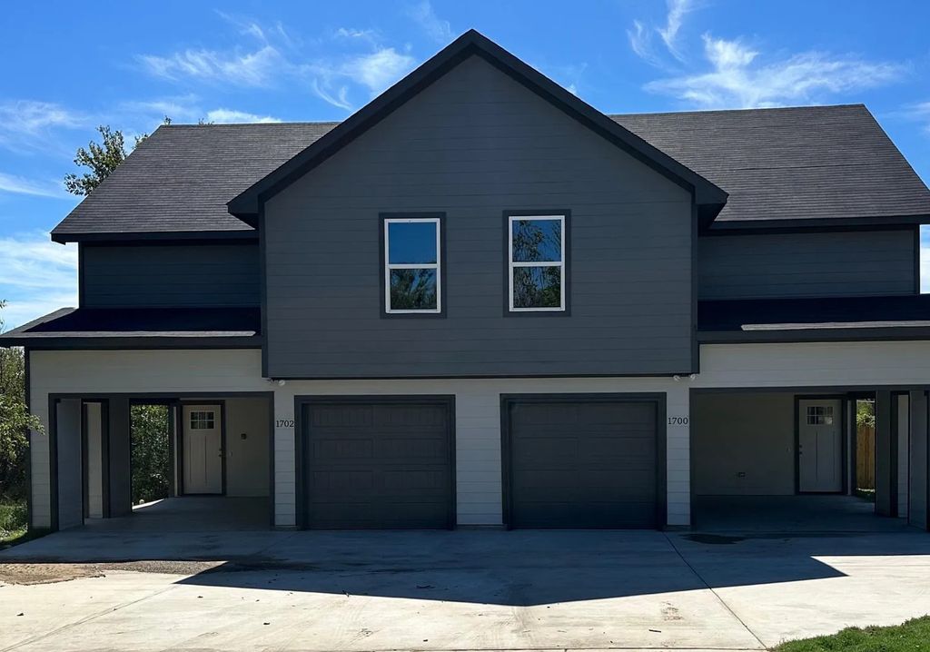 1700 E Powell Avenue, Fort Worth, TX 76104