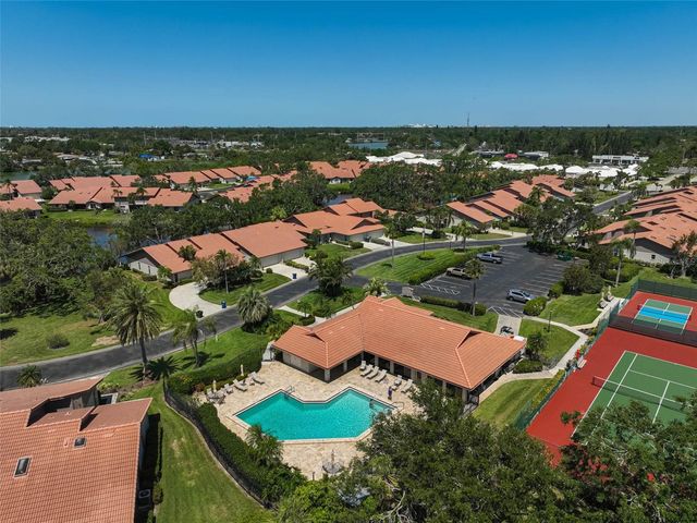 3890 WILSHIRE CIRCLE 27, Sarasota, FL 34238