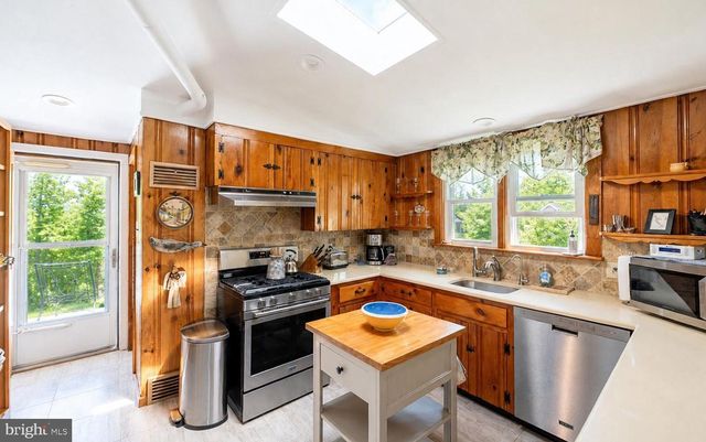 222 BLUE SCHOOL RD, Perkasie, PA 18944