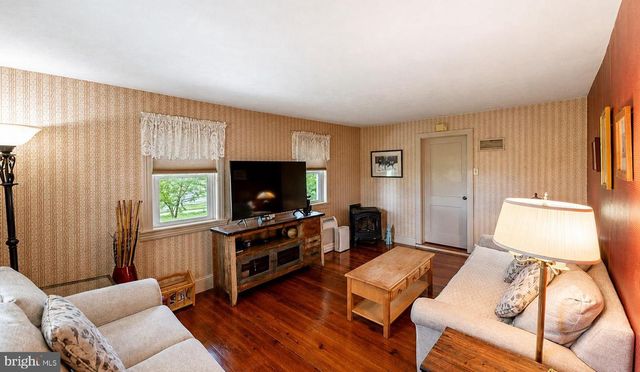222 BLUE SCHOOL RD, Perkasie, PA 18944