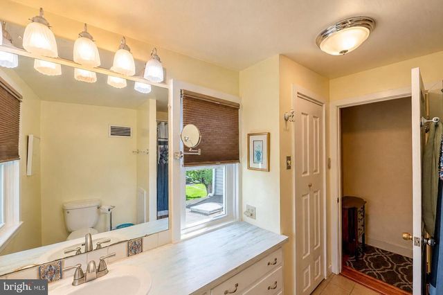 222 BLUE SCHOOL RD, Perkasie, PA 18944