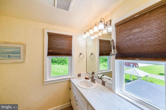 222 BLUE SCHOOL RD, Perkasie, PA 18944