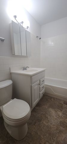 8894 Knight Avenue 213, Des Plaines, IL 60016