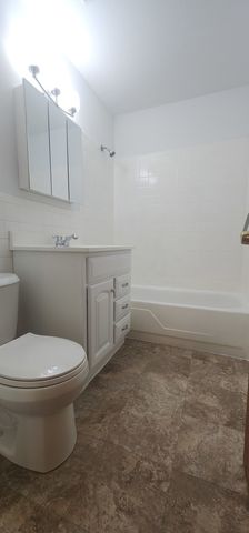 8894 Knight Avenue 213, Des Plaines, IL 60016
