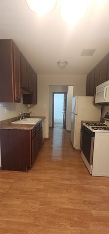 8894 Knight Avenue 213, Des Plaines, IL 60016