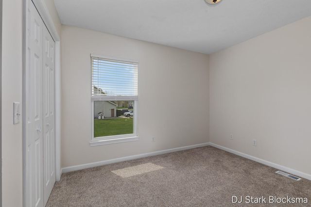 9764 Hessler Crossing, Rockford, MI 49341
