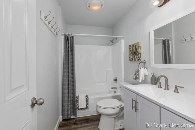 9764 Hessler Crossing, Rockford, MI 49341
