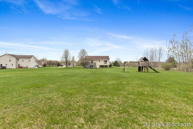 9764 Hessler Crossing, Rockford, MI 49341
