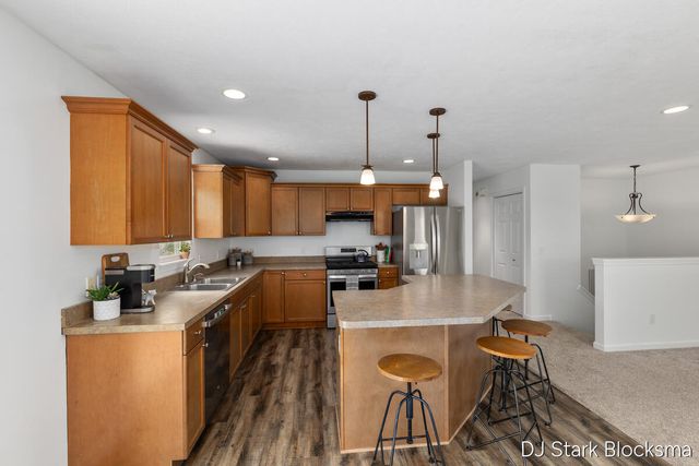9764 Hessler Crossing, Rockford, MI 49341