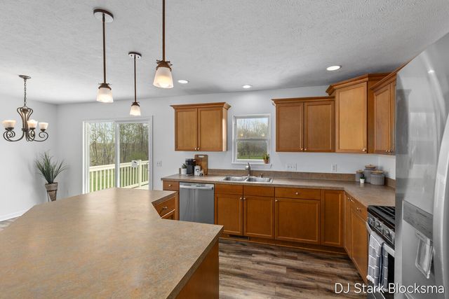 9764 Hessler Crossing, Rockford, MI 49341