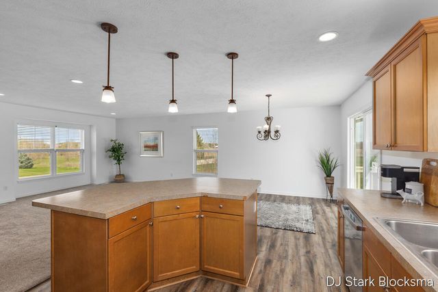 9764 Hessler Crossing, Rockford, MI 49341