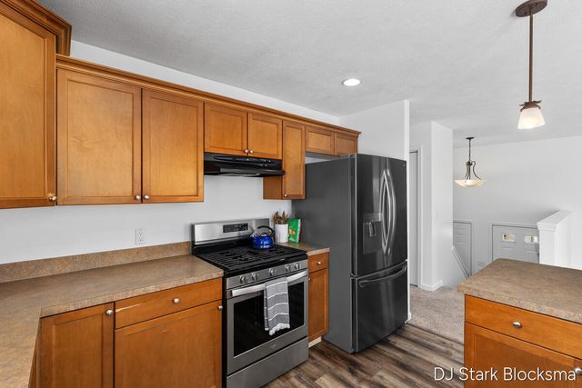 9764 Hessler Crossing, Rockford, MI 49341