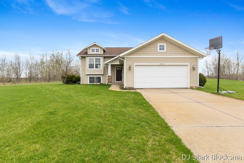 9764 Hessler Crossing, Rockford, MI 49341
