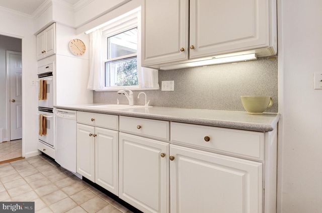 8805 HONEYBEE LN, Bethesda, MD 20817